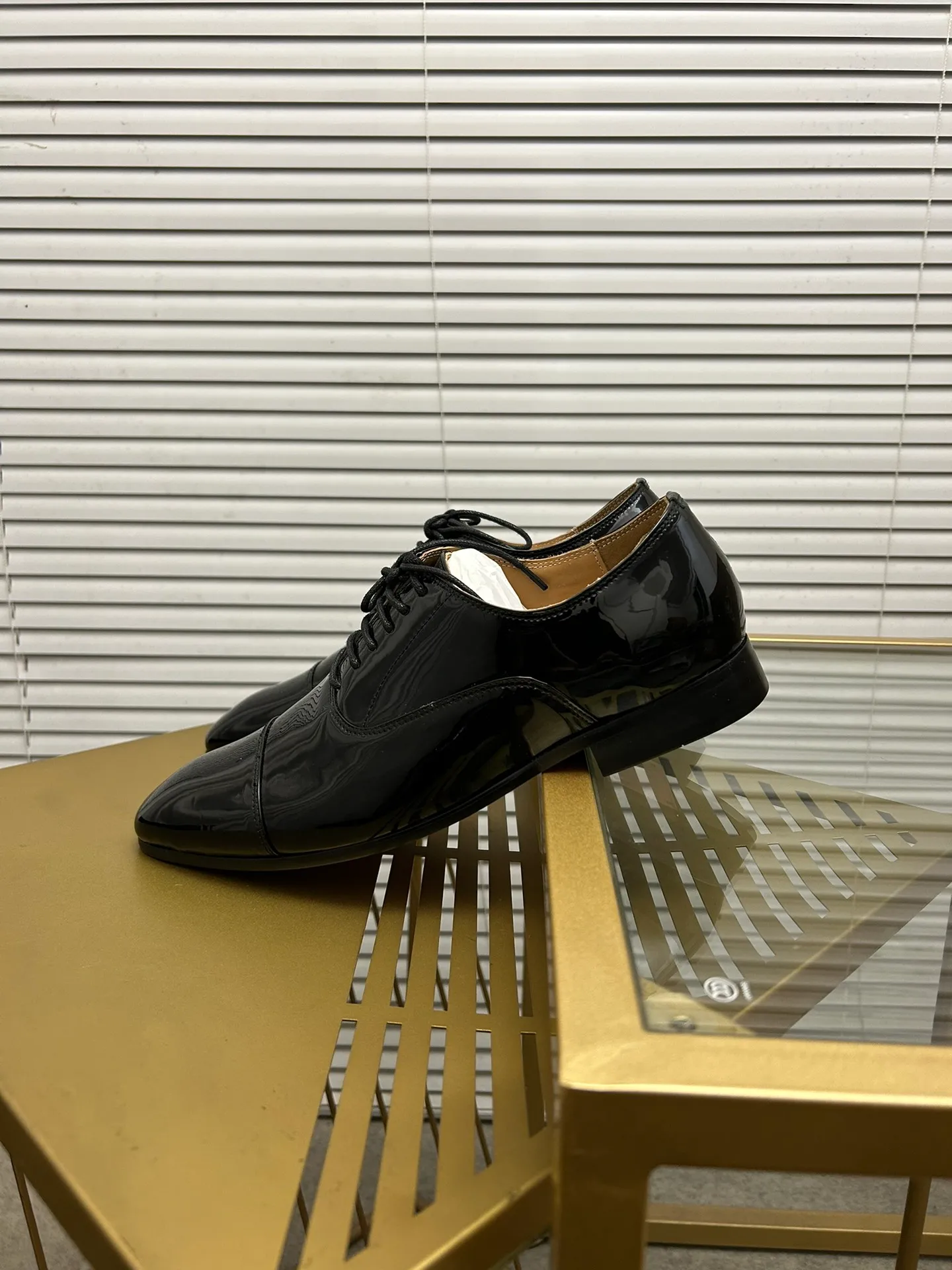 (Customized model) Ex-factory price is 500. christian louboutin (CL red sole shoes) counter series, casual sneakers for couples 📢 📢 📢 Exclusive hot style release 🎈🎈💪 Movable latex feet 👻 Finished outsole line [Proud] 😝Female 35-40# Male 38#-46, global supply😝 [Top version]: Original imported genuine leather upper, top original leather lining, original molded TPU outsole, original 1:1 detail processing, original shoe last,